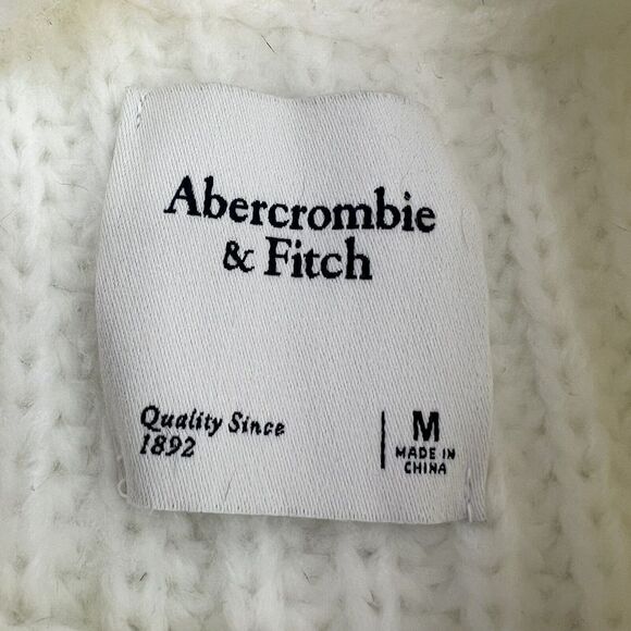Abercrombie Fitch Cream Fuzzy Knit sweater NWT Size M - Picture 3 of 4